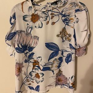 Gibson puff sleeve blouse size M.